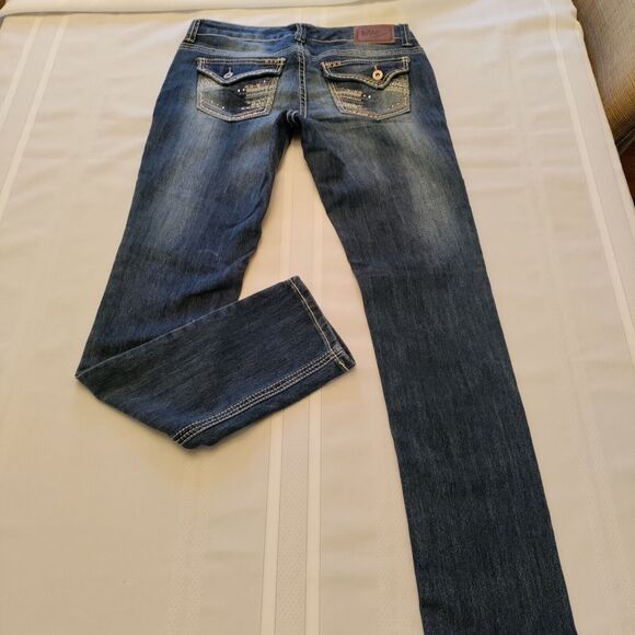 Ariya Jeans 7/8 With Designer Embroidery Pockets - Picture 3 of 16